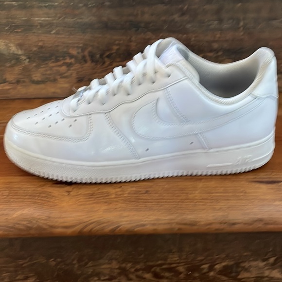 Air Force 1 Triple White - Picture 4 of 7